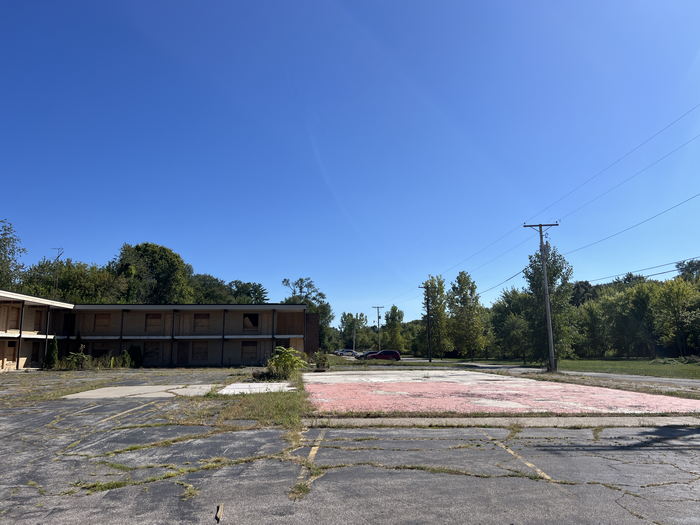 Village Inn Motel (Cum Laude Motel) - Sept 4 2024 (newer photo)